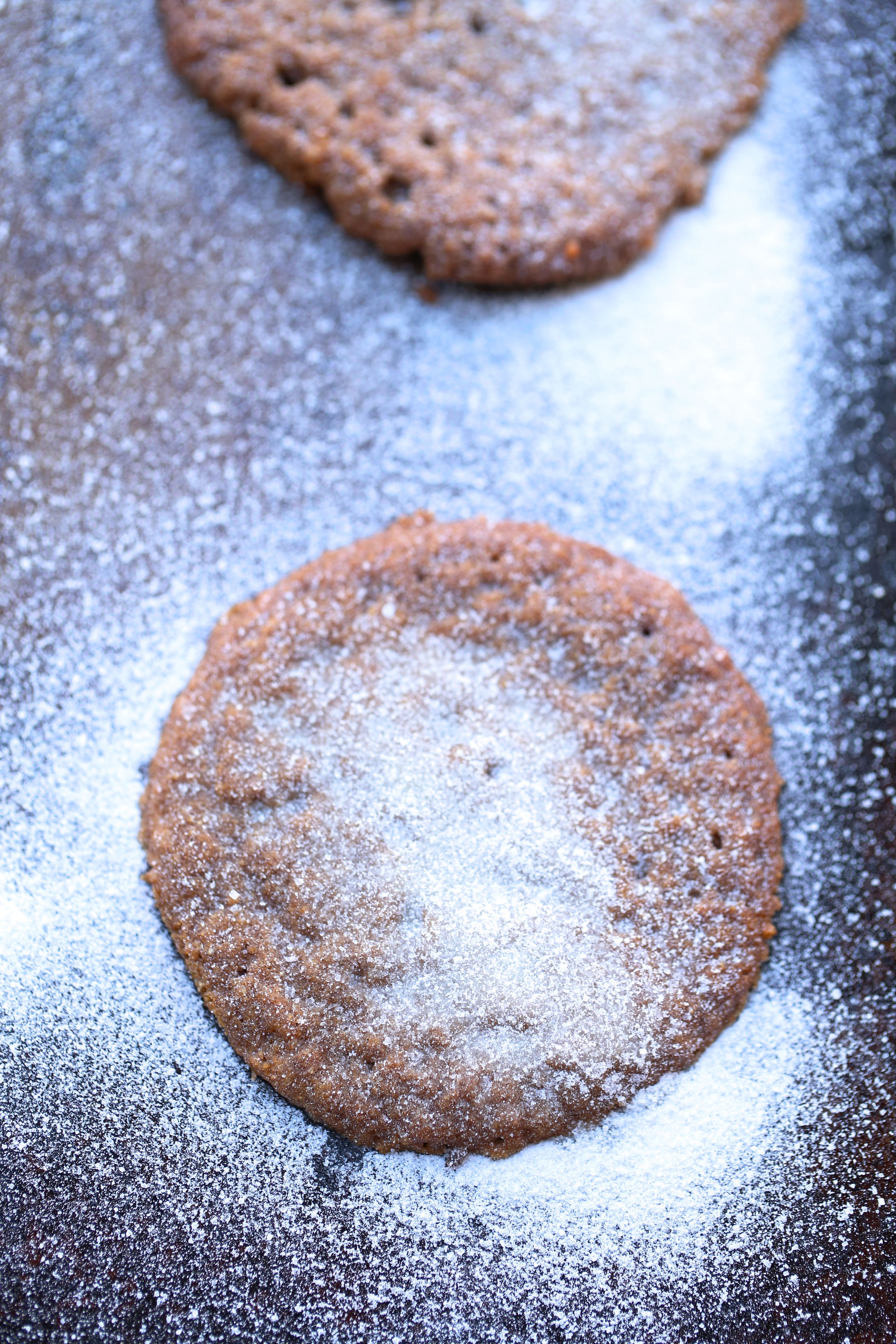 Crispy Chewy Paleo Gingerbread Cookies